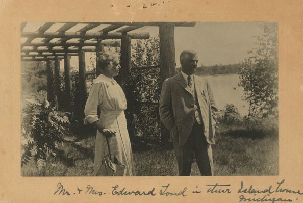 Van Ettan Lake Lodge (Van Etten Lake Lodge) - Library Of Congress Photo Of Mr And Mrs Edward F Loud Circa 1920 (newer photo)